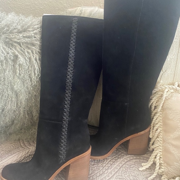 UGG Shoes - Ugg Suede Boots